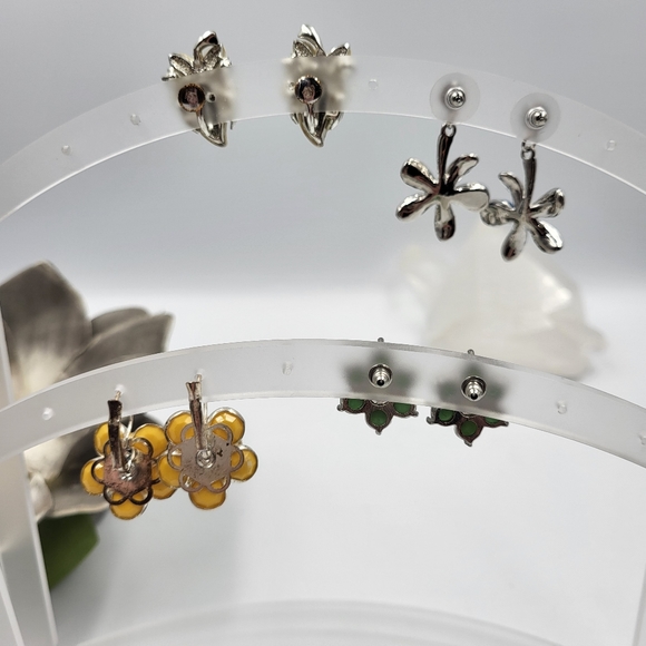 4 Pair -  Flower Earrings Package - Picture 8 of 9